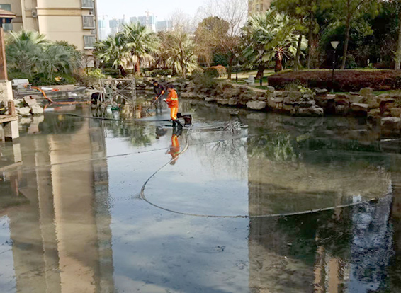 西区景观池淤泥清理